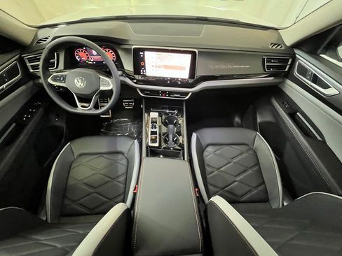 New 2026 Volkswagen Atlas Peak Edition AWD/4WD image 13