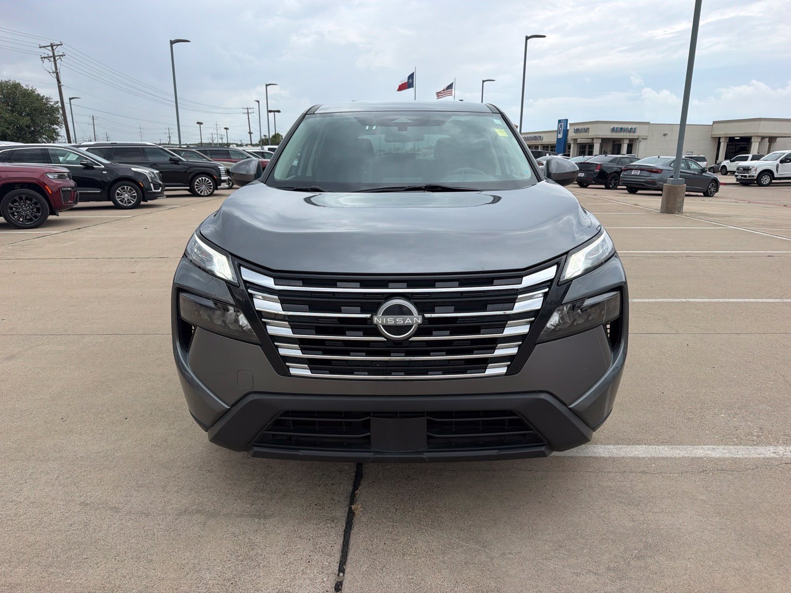 Used 2024 Nissan Rogue SV AWD/4WD image 2