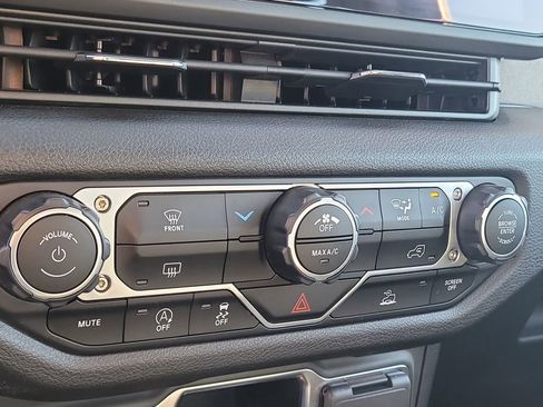 Used 2024 Jeep Gladiator Sport image 21