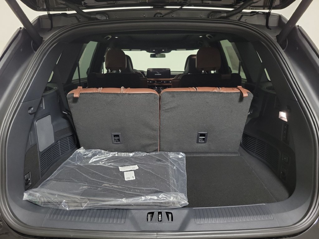 New 2027 Lincoln Aviator Reserve w/ Luxury Package RWD image 6