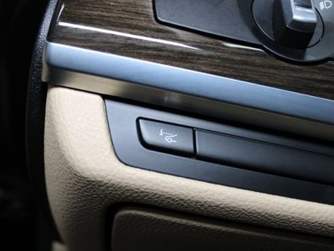 Used 2014 BMW 740i image 21