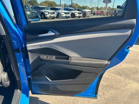 Used 2024 Volkswagen Taos SE image 27