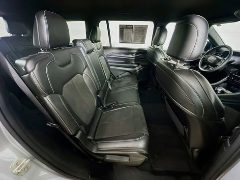 Used 2023 Jeep Grand Cherokee L Laredo RWD image 11