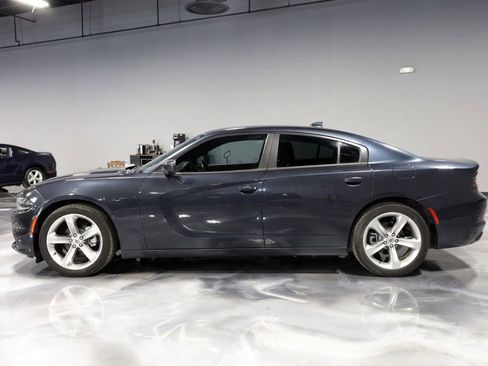 Used 2018 Dodge Charger SXT Plus w/ Quick Order Package 29J RWD image 4