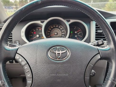 Used 2004 Toyota 4Runner Limited image 19