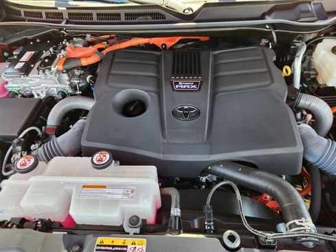 Used 2024 Toyota Tundra Limited AWD/4WD image 32