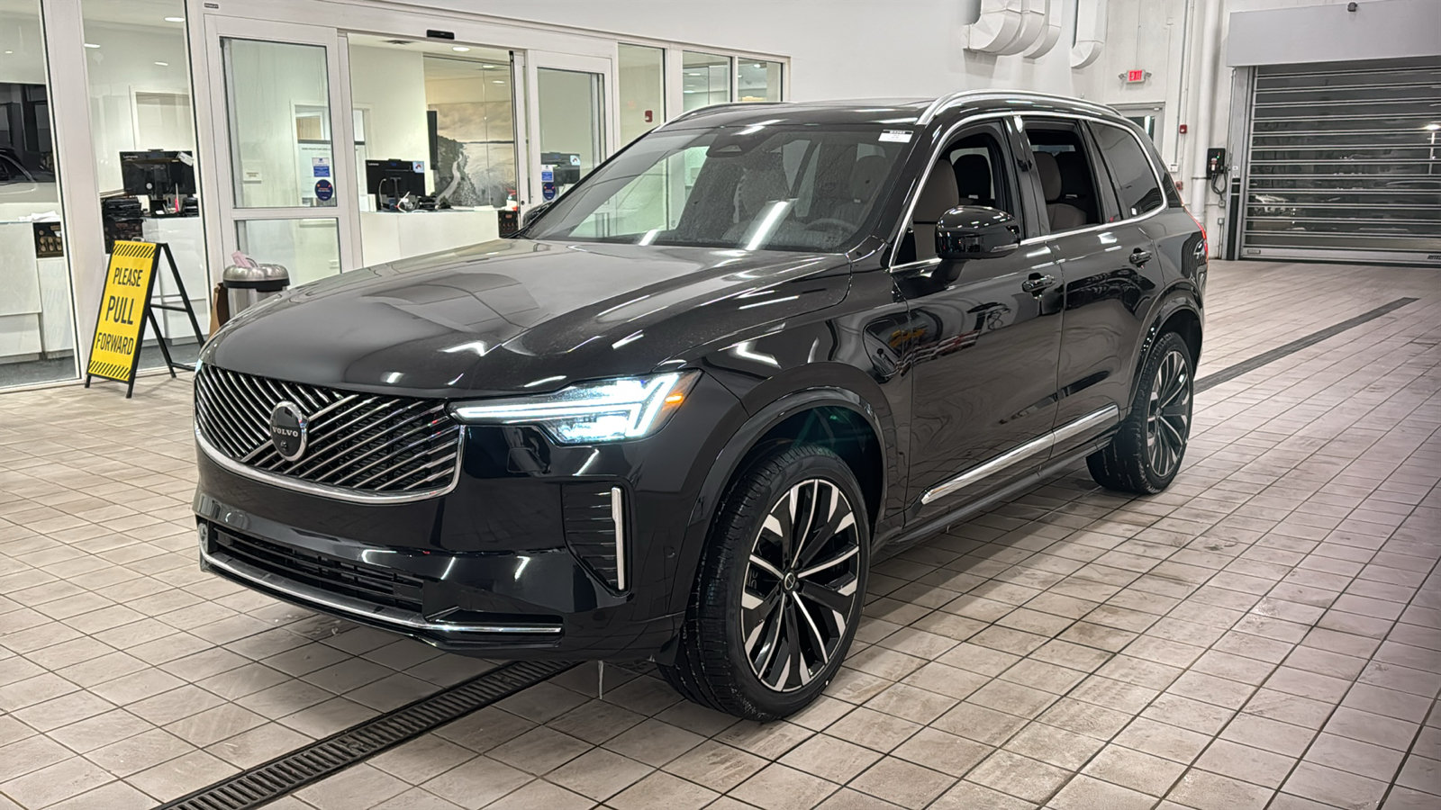 New 2026 Volvo XC90 T8 Plus w/ Protection Package Premier AWD/4WD image 9