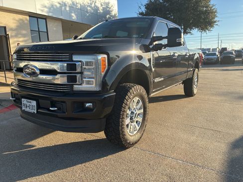 Used 2018 Ford F250 Limited w/ FX4 Off-Road Package image 4