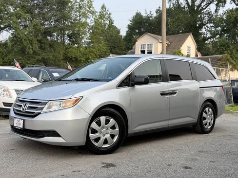 Used 2011 Honda Odyssey LX image 2