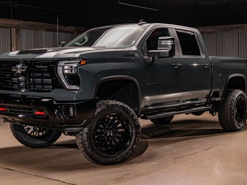 Used 2026 Chevrolet Silverado 2500 LT w/ Trail Boss Package AWD/4WD image 3