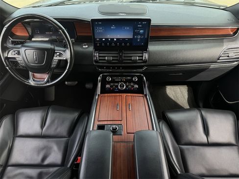Used 2024 Lincoln Navigator L 4WD image 10