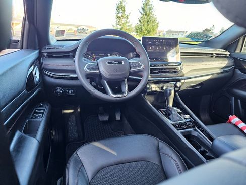 Used 2025 Jeep Compass Trailhawk image 27
