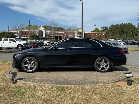 Used 2017 Mercedes-Benz E 300 4MATIC image 4
