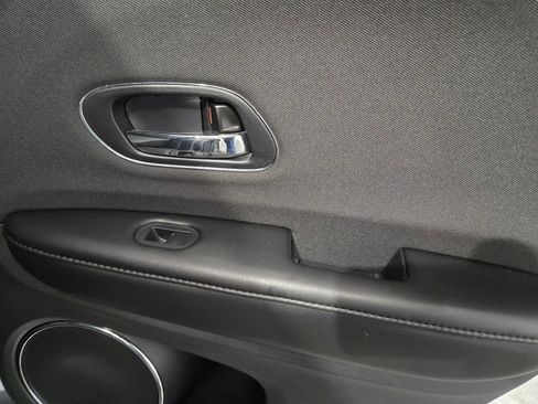 Used 2022 Honda HR-V EX image 8