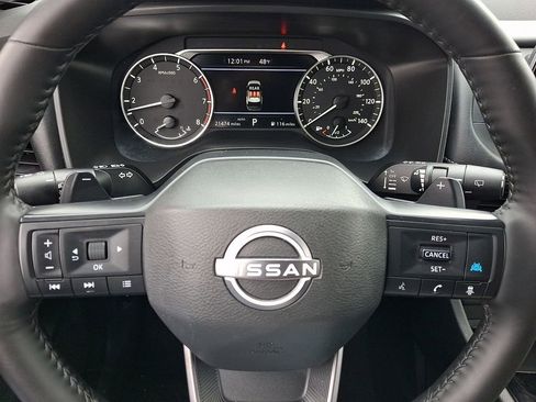 Used 2025 Nissan Rogue SV image 17