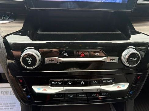 Used 2021 Ford Explorer Limited w/ Equipment Group 301A AWD/4WD image 12