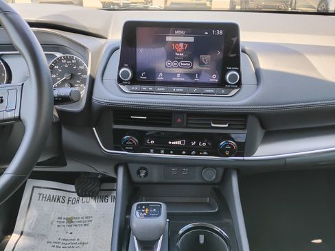 Used 2025 Nissan Rogue SV AWD/4WD image 18