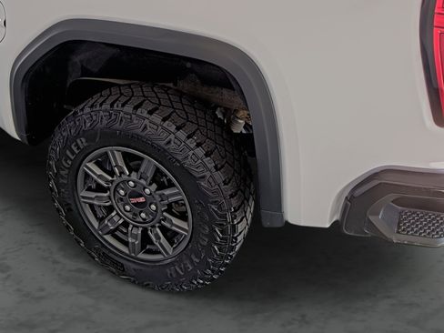 Used 2024 GMC Sierra 1500 AT4X image 9
