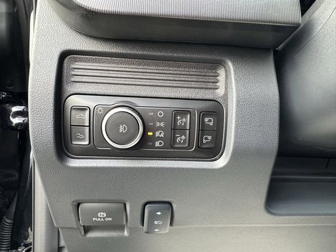 Used 2025 Ford F350 Platinum w/ Tremor Off-Road Package image 6