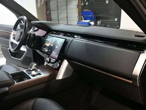 Used 2023 Land Rover Range Rover SE image 27