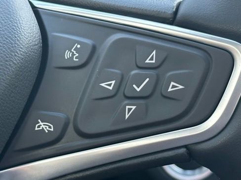 Used 2023 Chevrolet Equinox Premier image 38