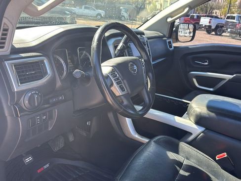 Used 2018 Nissan Titan SV w/ SV Convenience Package image 15