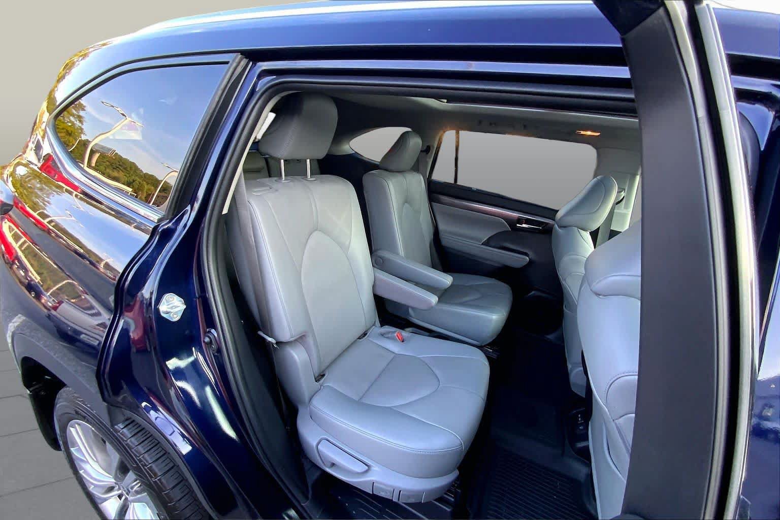 Used 2022 Toyota Highlander Platinum AWD/4WD image 17