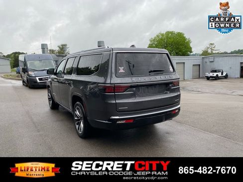 Used 2023 Jeep Wagoneer L Series III w/ Premium Group I AWD/4WD image 7