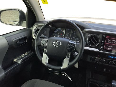Used 2022 Toyota Tacoma SR5 AWD/4WD image 11