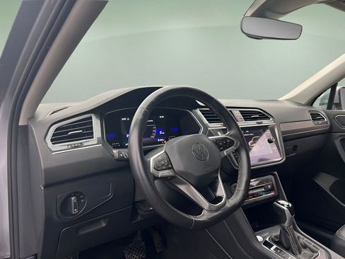 Used 2023 Volkswagen Tiguan SE image 11