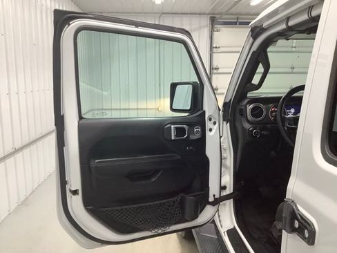 Used 2018 Jeep Wrangler Unlimited Sahara w/ Cold Weather Group AWD/4WD image 14