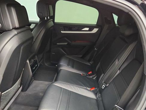 Used 2024 Porsche Cayenne Coupe AWD/4WD image 21