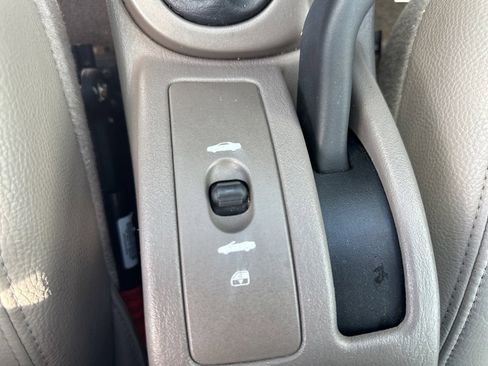 Used 2006 Chrysler Sebring Touring image 29