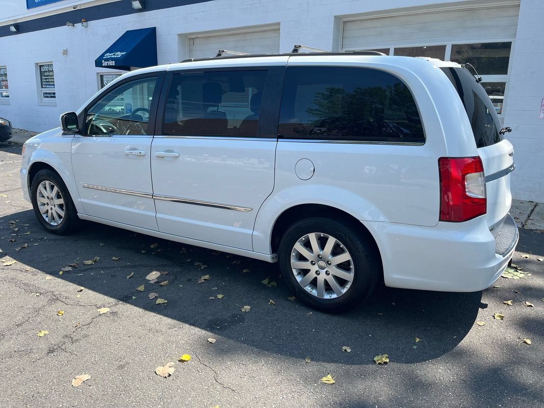 Used 2016 Chrysler Town & Country Touring FWD image 2
