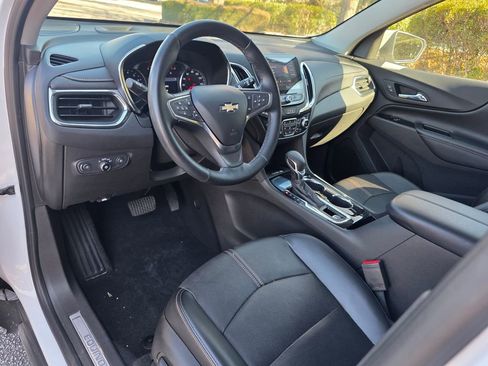 Used 2023 Chevrolet Equinox Premier image 11