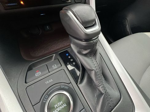 Used 2020 Toyota RAV4 Limited image 16