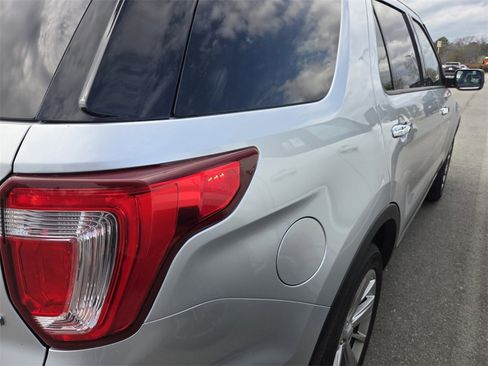 Used 2018 Ford Explorer Limited image 7