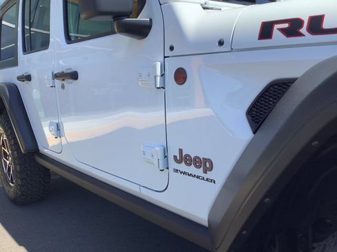 Used 2025 Jeep Wrangler Unlimited Rubicon w/ Convenience Group AWD/4WD image 44