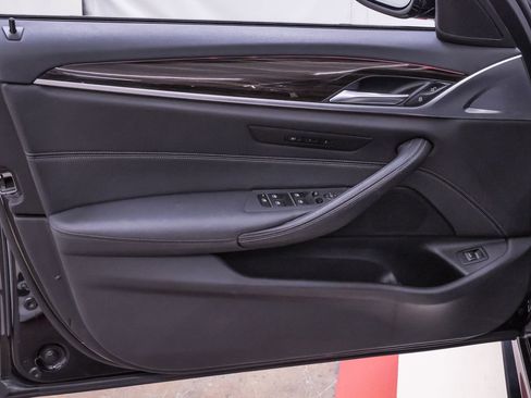 Used 2019 BMW 540i w/ M Sport Package image 31