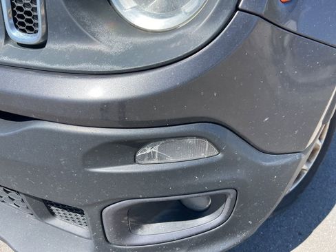 Used 2018 Jeep Renegade Latitude w/ Popular Equipment Group image 12