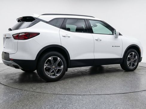 Used 2025 Chevrolet Blazer LT FWD image 9