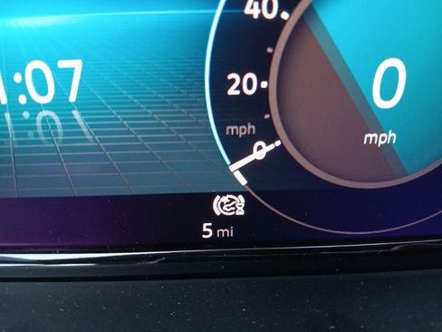 Used 2025 Volkswagen Atlas Cross Sport SE w/ Panoramic Sunroof Package image 17