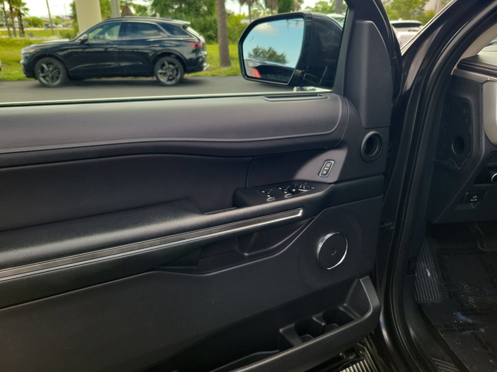 Used 2024 Ford Expedition XLT RWD image 19