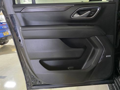 Used 2024 Chevrolet Suburban LT w/ LT Signature Package image 10