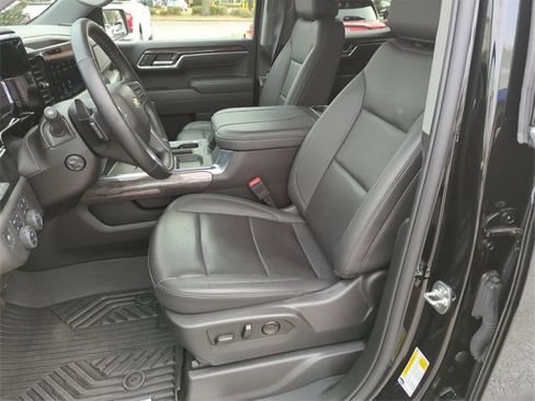 Used 2025 Chevrolet Silverado 1500 LTZ image 11