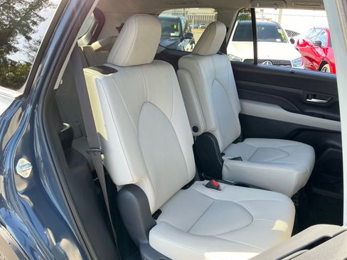 Used 2024 Toyota Grand Highlander AWD image 20