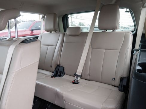 Used 2023 Ford Expedition Max XLT image 21