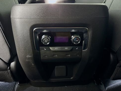 New 2025 Chevrolet Suburban Premier image 27