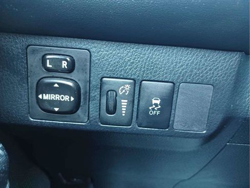 Used 2014 Toyota RAV4 XLE AWD/4WD image 16