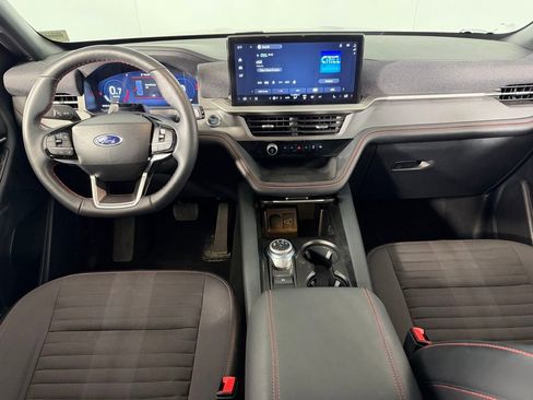 Used 2025 Ford Explorer ST-Line w/ ST-Line Street Pack AWD/4WD image 11